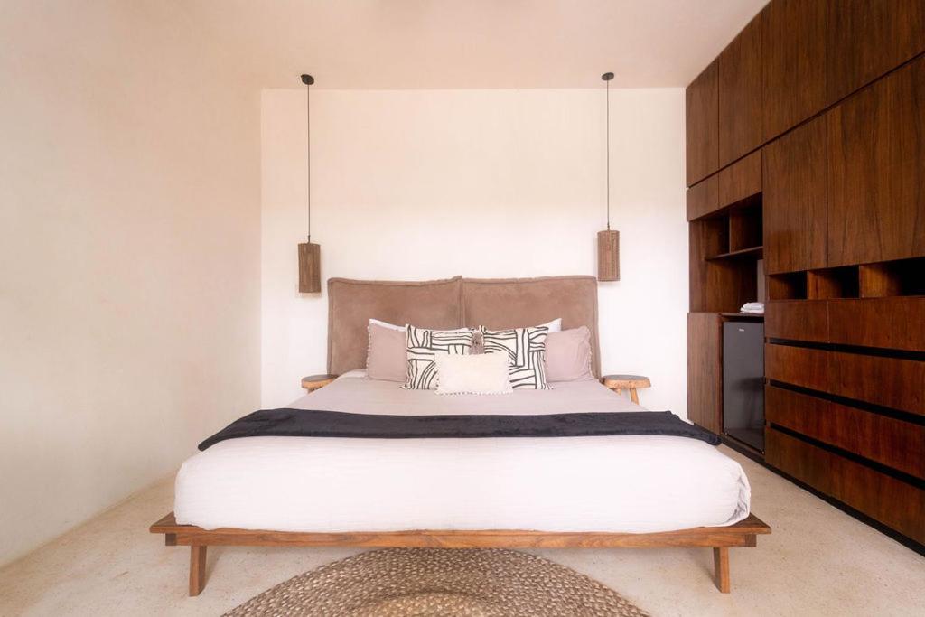 The Alux Club Access Apartment *